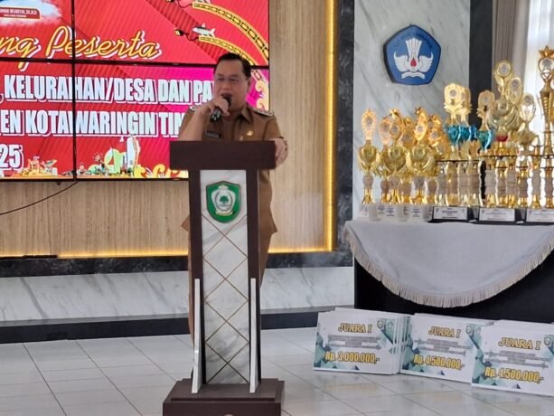 SAMBUTAN : Bupati Kabupaten Kotim H.Halikinnor saat menyampaikan sambutan pada Acara Apresiasi Bunda PAUD Kecamatan, Kelurahan/Desa, dan PAUD HI Tingkat Kabupaten Kotim Tahun 2025 yang digelar di Aula Dinas Pendidikan Kotim, Selasa (16/9/2025).