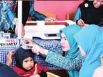 BARITO SELATAN TEKAN STUNTING: Ketua TP-PKK Barito Selatan Hj. Permana Sari saat menghadiri kegiatan sosialisasi di Aula Kantor Kecamatan Dusun Selatan, Buntok, belum lama ini.