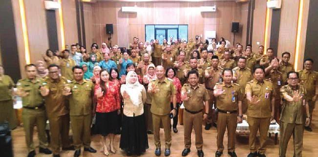 BARITO SELATAN LAYANAN: Bupati Barito Selatan Eddy Raya Samsuri saat menghadiri kegiatan Pembinaan Posyandu di Aula Setda Barsel, Senin (27/10).