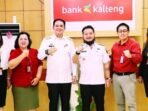 BARITO TIMUR KUNJUNGAN : Bupati Bartim Muhammad Yamin bersama Wabup Adi Mulanakalelu ketika melakukan kunjungan ke Kantor Bank Kalteng Cabang Tamiang Layang, Rabu (15/10).