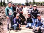 DPRD BATARA PENINJAUAN LAHAN: Anggota DPRD Barito Utara H. Tajeri, H. Suparjan Efendi, dan Bina Husada bersama Plt Kepala Dinas Pertanian Eveready Noor beserta jajaran saat meninjau lokasi pembukaan lahan program cetak sawah baru di Kecamatan Gunung Timang.