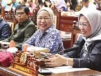 DPRD KALTENG HADIRI: Sekretaris Komisi I DPRD Kalteng, Pipit Setyorini saat menghadiri rapat paripurna DPRD Kalteng, belum lama ini.