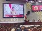 DPRD KALTENG RAPAT PARIPURNA: Pimpinan dan Anggota DPRD Kalteng mendengarkan pidato tanggapan dari Pemerintah Provinsi Kalteng terhadap Nota Keuangan dan Raperda APBD tahun 2025, ruang rapat Paripurna, Senin (13/10)