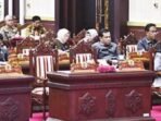 DPRD KALTENG PANDANGAN UMUM FRAKSI: DPRD Kalteng sampaikan Pemandangan Umum Fraksi di ruang rapat dewan bersama dengan Pemerintah Provinsi Kalteng, Selasa (14/10).