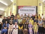 DPRD KAPUAS KOMPAK: Pimpinan dan anggota DPRD Kapuas foto bersama seusai pembukaan Bimtek di Grand Mega Resort Bali Denpasar, Rabu (22/10).