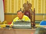 DPRD KOTIM PIMPIN RAPAT: Wakil Ketua II DPRD Kotim, H Rudianur memimpin rapat, belum lama ini.