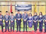 DPRD KOTIM FORMASI LENGKAP: Ketua Fraksi PDI Perjuangan DPRD Kotim, Parimus foto bersama anggotanya usai pelantikan Muhammad Ramadhana Rahman, Senin (6/10).