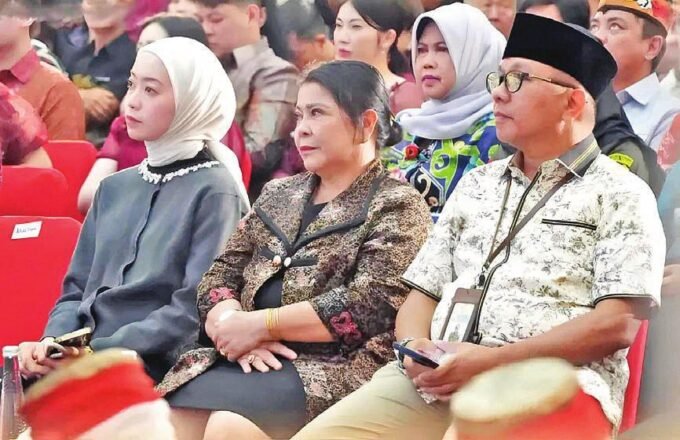 DPRD PALANGKA RAYA IKUTI: Wakil Ketua II DPRD Kota Palangka Raya, Nenie Adriaty Lambung hadiri secara langsung soft opening Duta Mall, Jumat (3/10).