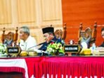 DPRD PALANGKA RAYA RAPAT PARIPURNA: Ketua DPRD Kota Palangka Raya, Subandi memimpin jalannya rapat paripurna, di Gedung DPRD Kota Palangka Raya, Rabu (15/10).