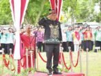 KAPUAS INSPEKTUR UPACARA: Bupati Kapuas H Muhammad Wiyatno bertindak sebagai Inspektur Upacara Peringatan ke-97 Hari Sumpah Pemuda di Halaman Kantor Bupati Kapuas, Kamis (30/10).