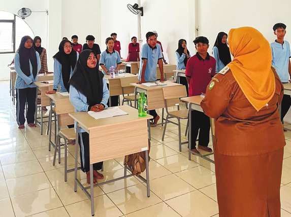 KOTAWARINGIN TIMUR SERAP ASPIRASI: Anggota DPRD Kabupaten Kapuas Dapil IV Sera Sintanola melaksanakan reses di Desa Banama Kecamatan Pulau Petak.