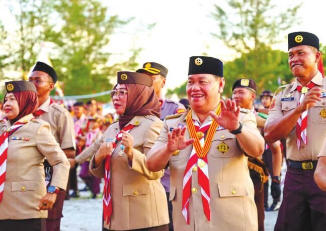 KOTAWARINGIN TIMUR HADIRI: Bupati Kotim, Halikinnor, saat menghadiri kemah besar Pramuka di Desa Ujung Pandaran, Sabtu (25/10).