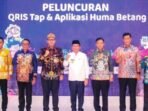 PALANGKA RAYA HADIR: Wakil Wali Kota Palangka Raya Achmad Zaini berfoto bersama dengan Gubernur Kalteng Agustiar Sabran dan jajaran Forkombinda Kalteng usai membuka acara opening ceremony borneo digital economy creative festival x pesona tambun bungai 2025, Jumat (24/10)