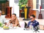 PALANGKA RAYA RAKOR: Wali Kota Palangka Raya, Fairid Naparin memimpin rapat koordinasi penyelesaian masalah pertanahan, yang digelar di aula Rumah Jabatan Wali Kota, Rabu (1/10)
