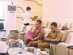 PALANGKA RAYA RAKOR: Wakil Wali Kota Palangka Raya, Achmad Zaini secara rutin mengikuti rakor inflasi yang diselenggarakan oleh Kemendagri melalui zoom meeting, di ruang CC Kantor Wali Kota Palangka Raya, Senin (13/10).