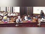 Tanpa judul (1200 x 600 piksel) (1) HADIRI: Ketua Komisi II DPRD Kalteng, Hj Siti Nafsiah saat menghadiri rapat paripurna, belum lama ini.