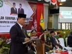 KOTIM SAMBUTAN: Bupati Kotim, Halikinnor, saat memberikan sambutan dalam pelantikan sejumlah pejabat pimpinan tinggi pratama, administrator, dan pengawas di lingkungan pemerintah daerah, Rabu (8/10).