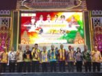 1 PEMBUKAAN: Bupati Barito Utara H. Shalahuddin bersama Wakil Bupati Felix Sonadie Y Tingan dan Asisten Sekda Kalteng Herson B Aden dalam giat pembukaan Festival Tandak Intan Kaharingan XII Tingkat Provinsi Kalteng.