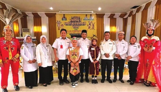 BARITO SELATAN BAHASA DAERAH: Wakil Bupati Barsel, Khristianto Yudha saat menghadiri kegiatan Festival Tunas Bahasa Ibu tahun 2025 di Aula Disdik Barsel