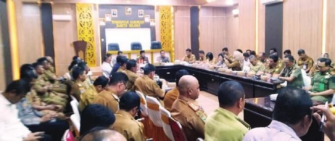 BARITO SELATAN RAPAT: Pemerintah Kabupaten Barito Selatan (Barsel) bersama Forkopimda dan OPD terkait membahas maraknya aktivitas PETI di Aula Setda Barsel.