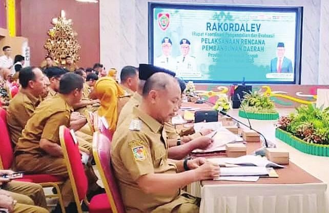 BARITO SELATAN RAKOR: Bupati Barito Selatan Eddy Raya Samsuri menghadiri Rakordalev Triwulan III Tahun 2025 di Aula Bapperida Provinsi Kalimantan Tengah, Senin lalu (3/11).