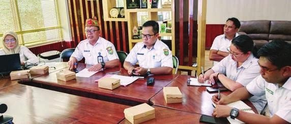 BARITO TIMUR KOORDINASI: Asisten I Setda Barito Timur, Ari Panan P. Lelu, menghadiri rapat sinkronisasi peta batas daerah di Kantor Gubernur Kalimantan Tengah, belum lama ini.