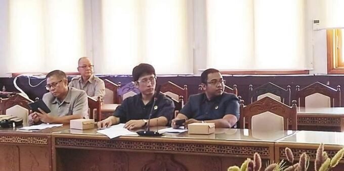 DPRD KALTENG AKTIF: Anggota Komisi IV DPRD Kalteng, Okky Maulana saat menghadiri RDP di gedung dewan, belum lama ini.
