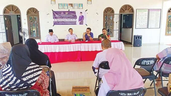 DPRD KALTENG RESES: Anggota DPRD Kalimantan Tengah, Toga Hamonangan Nadeak saat laksanakan reses di dapil 2 Kabupaten Seruyan hingga Kotawaringin Timur, Jumat (7/11).