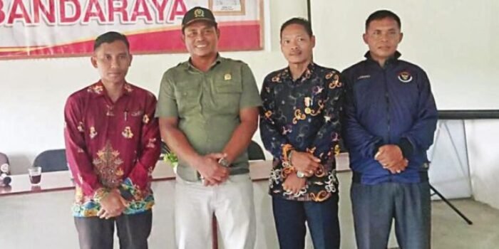 DPRD KAPUAS SERAP ASPIRASI: Anggota DPRD Kapuas Suprianto saat melakukan reses ke Desa Bandaraya Kecamatan Taman Catur.