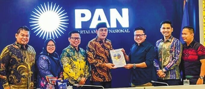DPRD KOTIM ASPIRASI: Ketua Komisi III DPRD Kotim, Dadang Siswanto bersama anggotanya saat menyambangi DPR RI dan menyampaikan aspirasi, diterima langsung oleh Anggota Komisi V DPR RI, Muhammad Syauqie, Jumat (7/11).