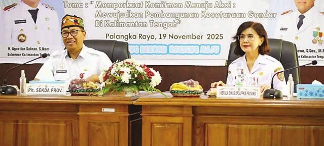 HADIRI: Plt Sekda Kalteng, Leonard S Ampung hadiri Rakor Pembangunan Kesetaraan Gender Tingkat Kabupaten/Kota Se-Kalimantan Tengah Tahun 2025 di aula Bawi Bahalap lantai 2 Kantor DP3APPKB Kalteng, Rabu (19/11).