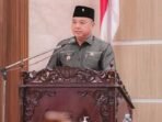 KAPUAS SAMPAIKAN JAWABAN: Wakil Bupati Kapuas Dodo menyampaikan jawaban pemerintah daerah atas pandangan umum fraksi-fraksi DPRD Kabupaten Kapuas terhadap Rancangan Peraturan Daerah tentang APBD Kabupaten Kapuas tahun anggaran 2026 dalam Rapat Paripurna, Selasa (4/11)