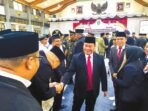 MENYAPA: Bupati Kotim, Halikinnor, saat menyapa pejabat di lingkup Setda Kotim, beberapa waktu lalu.