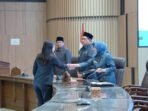 1 SINERGI: Bupati Barito Utara H. Shalahuddin menghadiri Rapat Paripurna II DPRD Barito Utara yang digelar Jumat (21/11) lalu.