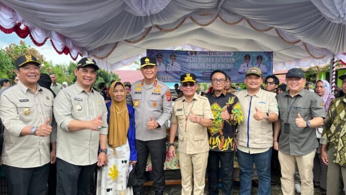 SINERGISME: Bupati Barito Utara H. Shalahuddin bersama Gubernur H. Agustiar Sabran, Kapolda Kalteng Irjen Pol. Iwan Kurniawan, dan pihak terkait.