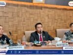 21102025-pemkab-batara-opennnn ARAHAN: Wakil Bupati Barito Utara Felix Sonadie Y. Tingan membuka Forum Konsultasi Publik RIPPM yang digelar oleh salah satu perusahaan tambang di Ruang Rapat A Setda, Kantor Bupati Barito Utara, Kamis (16/10).