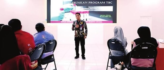 PERTEMUAN MONITORING: Kegiatan pertemuan Monitoring dan Evaluasi Program Tuberkulosis Tahun 2025 yang diselenggarakan oleh Dinas Kesehatan di aula Dinas Kesehatan setempat, Kamis (2/10).