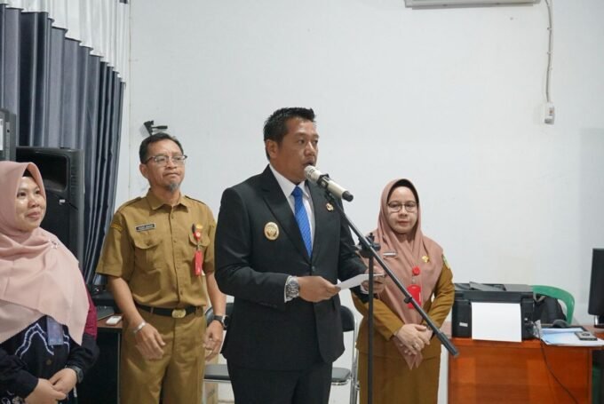 ARAHAN: Wakil Bupati Felix Sonadie Y. Tingan, A.Md., saat menyampaikan sambutan pada kegiatan ProASN dengan metode CACT Tahun 2025 di Kantor BKPSDM Barito Utara, Senin (8/12).