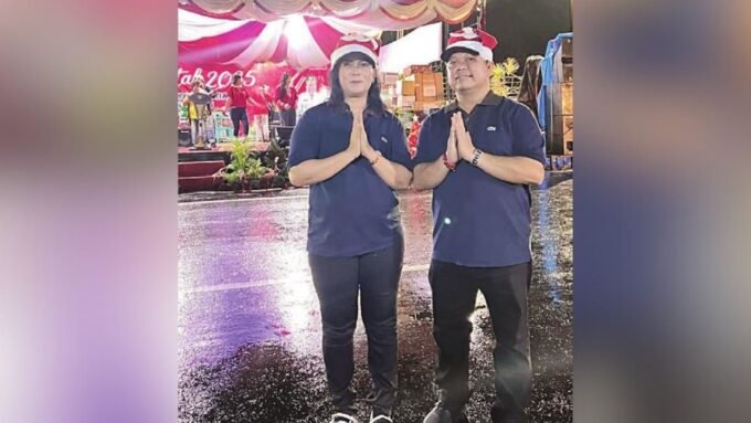 MENYAMBUT NATAL: Wakil Ketua DPRD saat menghadiri pawai lilin yang digelar PHBK Kabupaten Kapuas di Stadion Panunjung Tarung, Sabtu (29/11) sore.