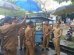 PALANGKA RAYA PENGECEKKAN: Wali Kota Palangka Raya, Fairid Naparin meninjau langsung kondisi drainase di sejumlah pasar, baru-baru ini.