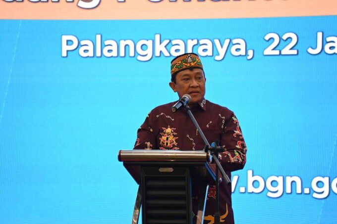 ARAHAN: Wakil Gubernur Kalteng H. Edy Pratowo saat menyampaikan sambutan dalam acara Pengarahan dan Evaluasi MBG di M-Bahalap Hotel, baru-baru ini.