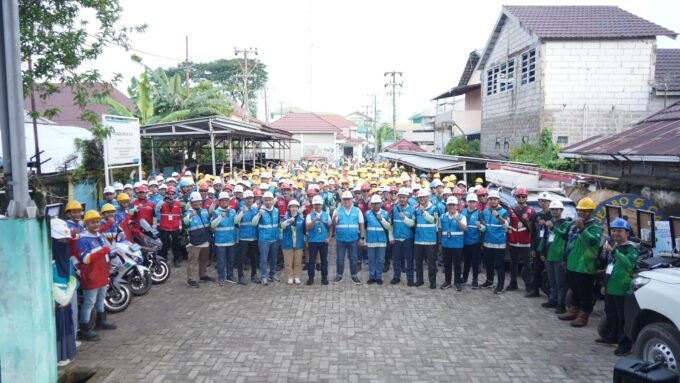 Suasana Apel Siaga PLN UID Kalselteng di PLN ULP Martapura, 28 Desember 2025 pagi, sebelum petugas diberangkatkan menuju posko-posko siaga untuk memastikan keandalan pasokan listrik selama puncak Momen 5 Rajab di Sekumpul.