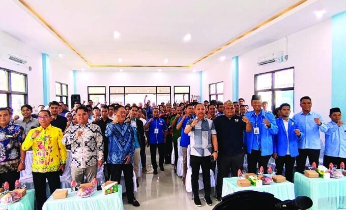 RAPIM: Bupati Barsel Eddy Raya Samsuri saat menghadiri Rapimpurda dan Musda KNPI Barsel.