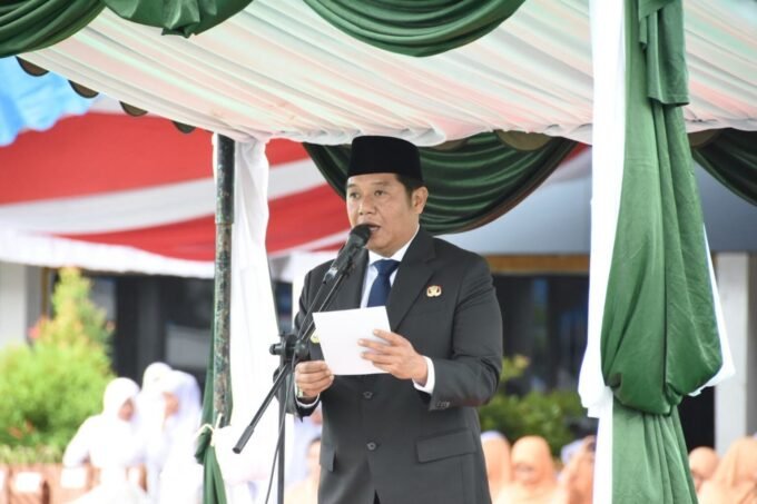 BATARA Wakil Bupati Felix saat menyampaikan amanat Mentri Agama Republik Indonesia pada upacara peringatan Hari Amal Bakti ke-80 di lingkup Pemerintah Kabupaten Barito Utara, Sabtu (3/1).