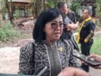 DIWAWANCARAI: Anggota Komisi IV DPRD Kotim, Dra Rinie saat diwawancarai awak media, Rabu (4/2).