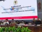 DPRD) Provinsi Kalimantan Tengah Wakil Ketua Panitia Khusus (Pansus) Raperda Penyelesaian Sengketa dan Konflik Pertanahan bersama Pemerintah Provinsi Kalimantan Tengah saat rapat di ruang rapat gabungan DPRD Kalteng, Selasa (24/2).