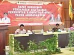 KAPUAS PEMBUKAAN: Wakil Bupati Kapuas Dodo membuka Rakor PAD Kabupaten Kapuas Tahun 2026 di Aula Kantor Bapperida, Jumat (13/2).