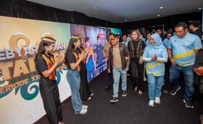 SAPA MASYARAKAT: Gubernur Kalteng H Agustiar Sabran menghadiri melalui Malam Puncak Gebyar Undian Taheta Periode XXIX Tahun 2025 di Gor Indoor Serbaguna Palangka Raya, Jalan Tjilik Riwut Kilometer 5,5, Sabtu malam (7/2).