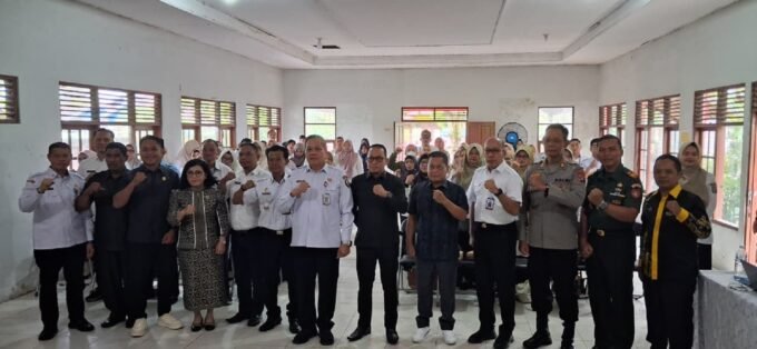 FOTO BERSAMA: Penjabat (Pj) Sekda Kotim, Umar Kaderi menghadiri Musrenbang RKPD Kabupaten Kotawaringin Timur (Kotim) yang digelar di Kecamatan Baamang, Rabu (4/2).