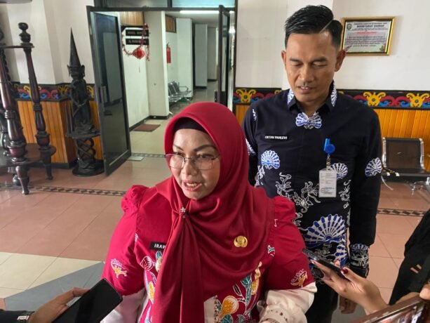 Wabup Kotim, Irawati saat diwawancara awak media, beberapa waktu lalu.